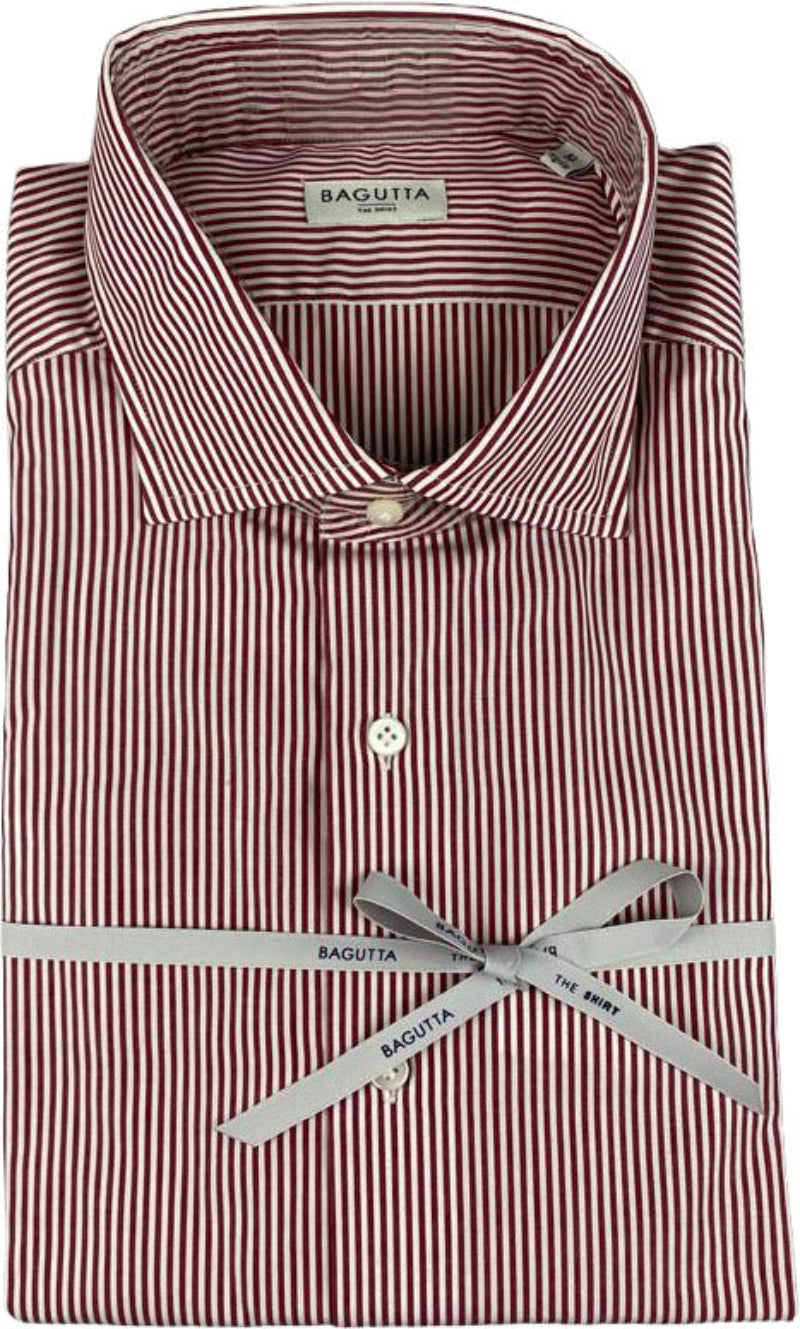 Camicia casual da uomo Bagutta con righe bianche e rosse, maniche lunghe, tessuto leggero, stile classico e moderno.
