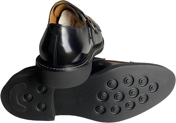 Mocassino in pelle liscia nero Doucal's da uomo, scarpa elegante in stile loafer per occasioni formali e casual.