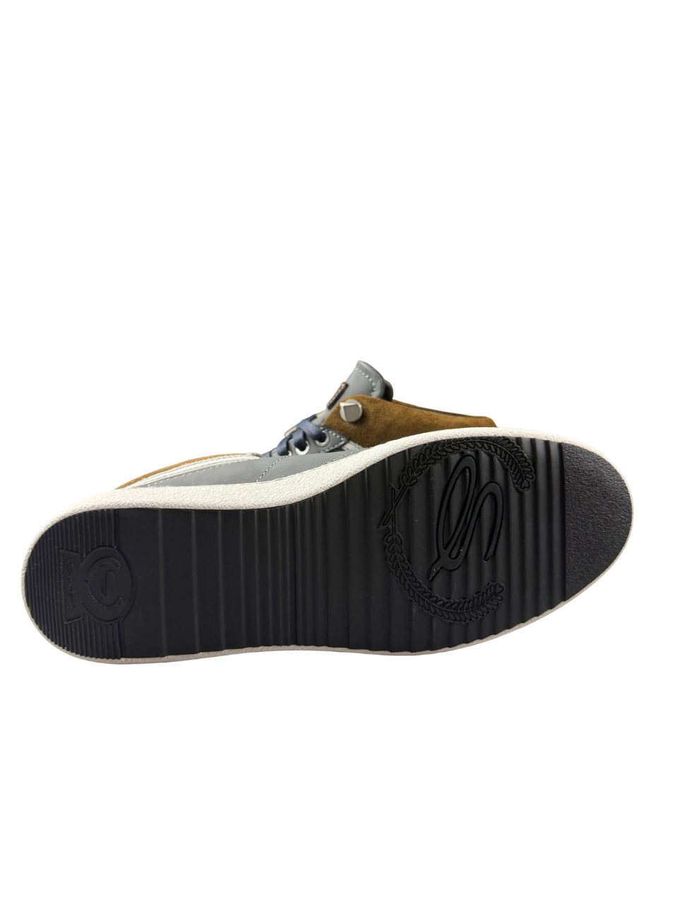 Scarpa uomo Santoni sneaker polacchine casual in pelle nera, con suola bianca e dettagli eleganti, ideali per uno stile sofisticato.