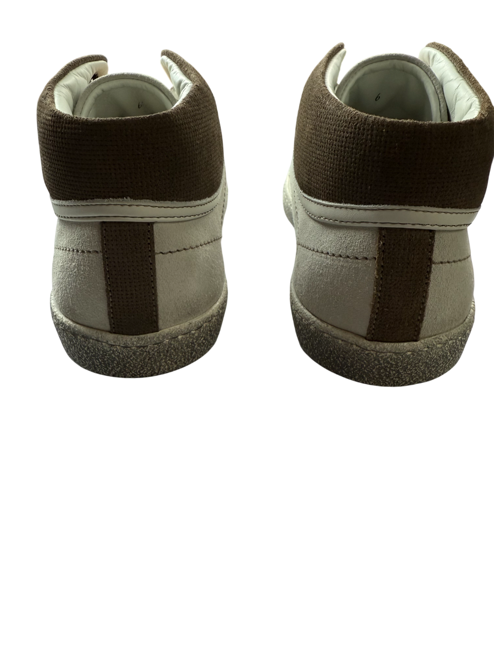 Sneaker alte da uomo Santoni moda, scarpe sportive casual in pelle nera con dettagli eleganti e suola robusta.
