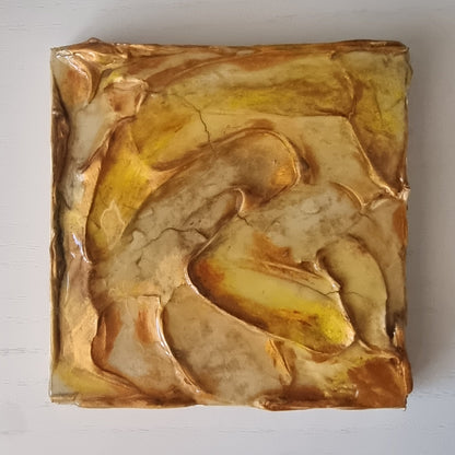Fòcu (Fuoco), Mini tela 10x10 cm dipinta a mano multi materico con supporto mini cavalletto. Opera unica fornita di certificato di autenticità. Dipinto a mano da AlbarosAtzeni 
