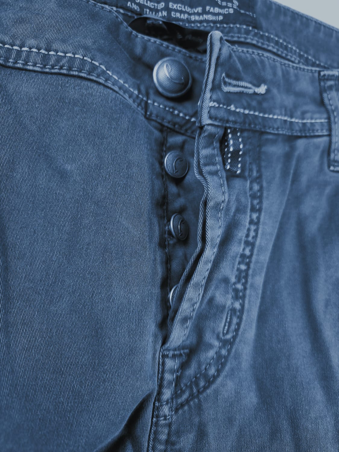 Pantalone Jacob Cohen PW622 Vintage cotone blu scuro - dettaglio chiusura - Made in Italy