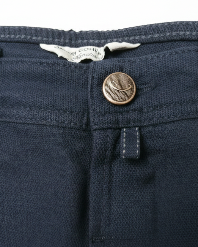 Pantalone Jacob Cohen cotone blu scuro - dettaglio tasche posteriori - Made in Italy