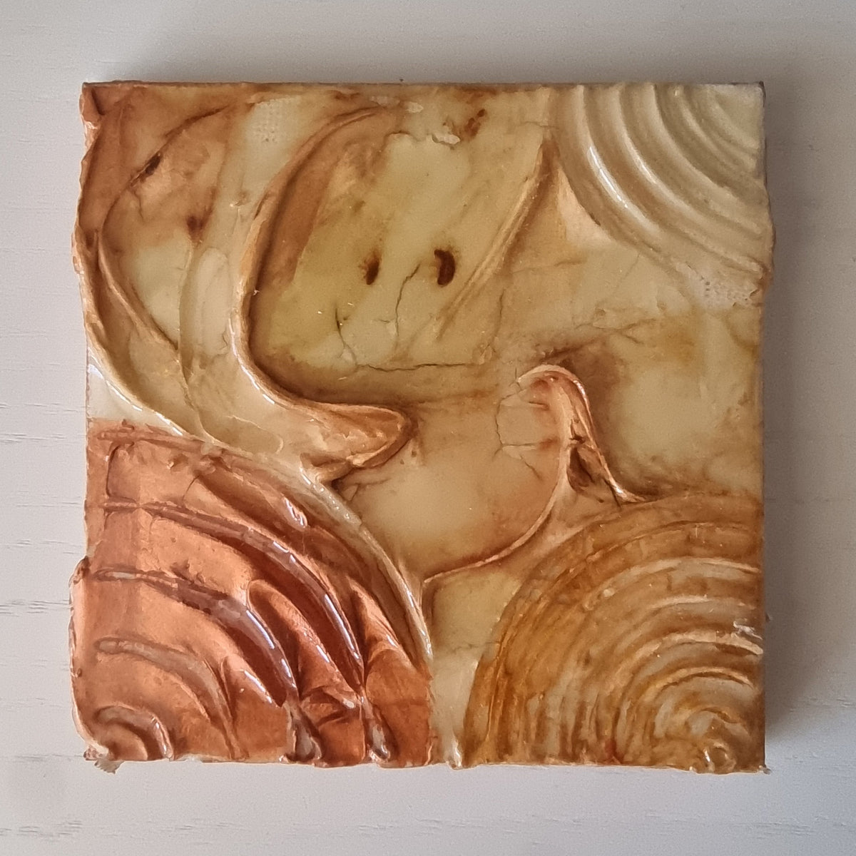 Pintadera 107, Mini tela 10*10cm dipinta a mano multi materico con supporto mini cavalletto. Opera unica fornita di certificato di autenticità. Dipinto a mano da AlbarosAtzeni