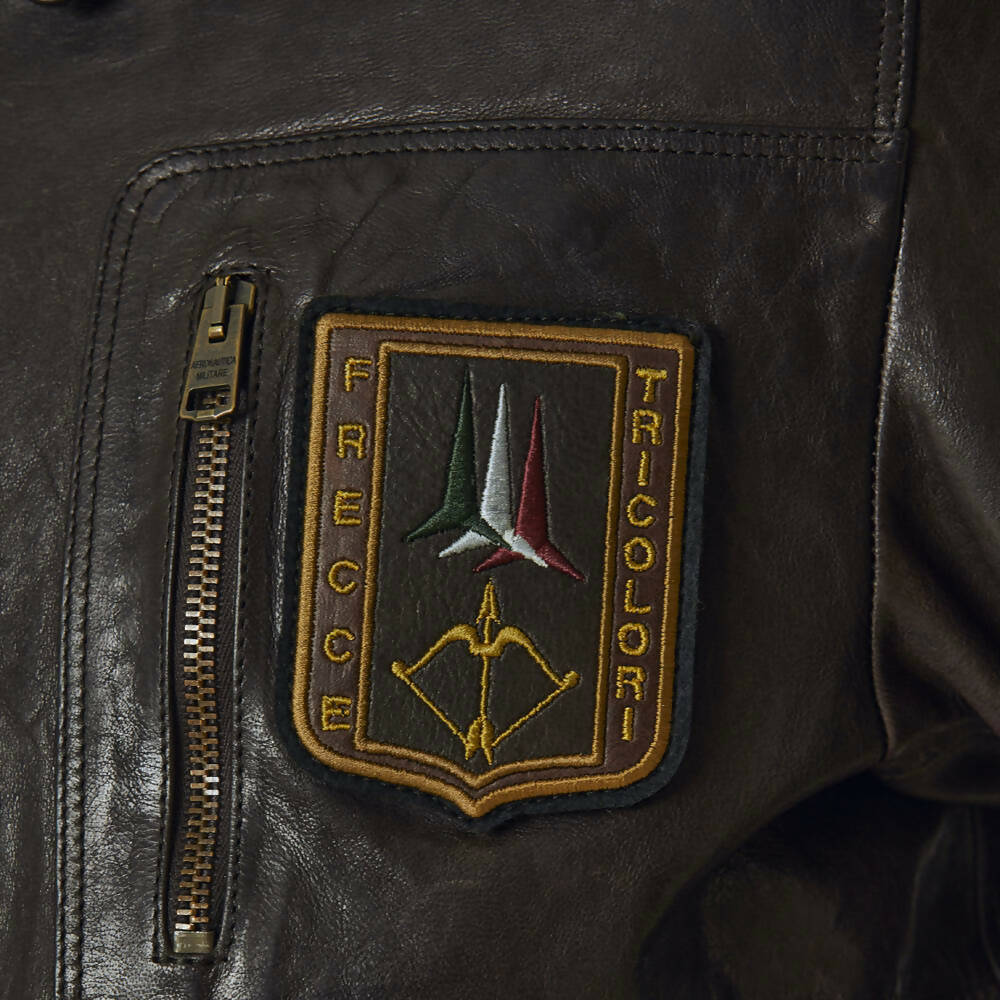 Giubbotto in pelle marrone da uomo Aeronautica Militare, giacca stile moda con dettagli classici e cuciture robuste.