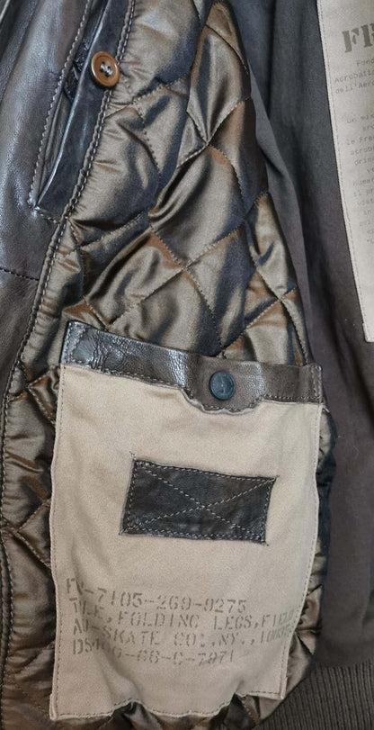 Giubbotto in pelle marrone Aeronautica Militare per uomo, giacca di moda in pelle con design classico e dettagli eleganti.