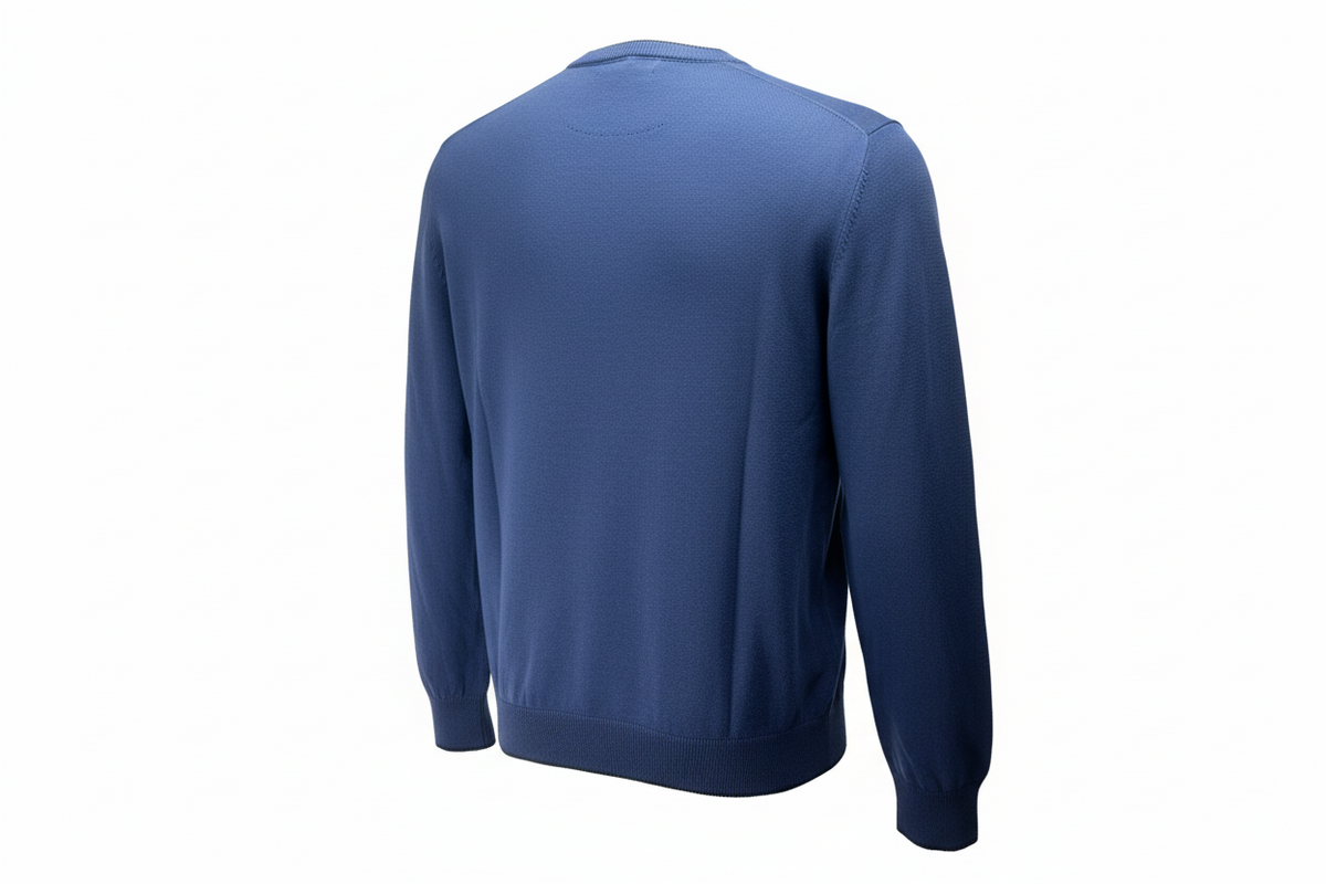 Maglia uomo Aeronautica Militare con scollo a V, toppe in tinta e fregio frontale blu scuro, abbigliamento moda uomo.