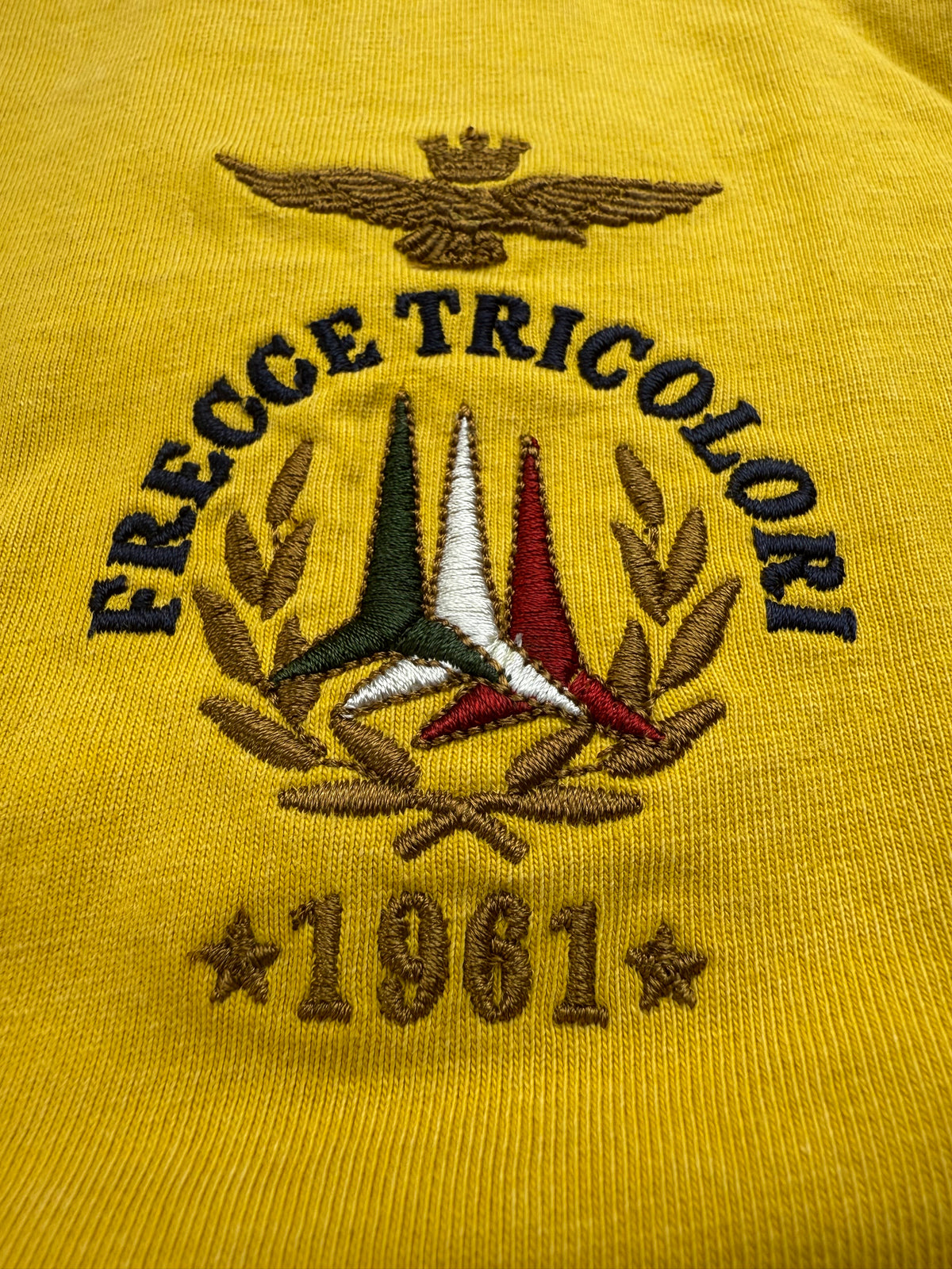 Maglia girocollo uomo Aeronautica Militare gialla in cotone, moda italiana, manica lunga, tessuto di alta qualità.