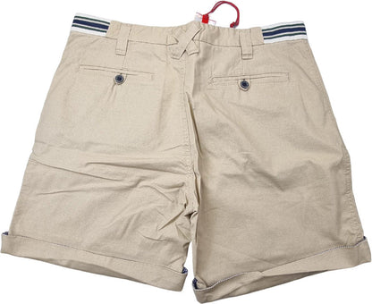 Pantaloncini Bermuda uomo beige Andy Richardson, tessuto leggero, stile casual con passanti e tasche laterali.