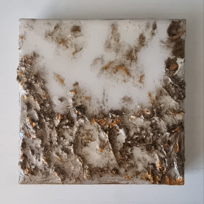 Ànghelu (Angelo) 110, Mini tela 10x10 cm dipinta a mano multi materico con supporto mini cavalletto. Opera unica fornita di certificato di autenticità. Dipinto a mano da AlbarosAtzeni Pintadera110-pintadera-dipinto-10x10cm