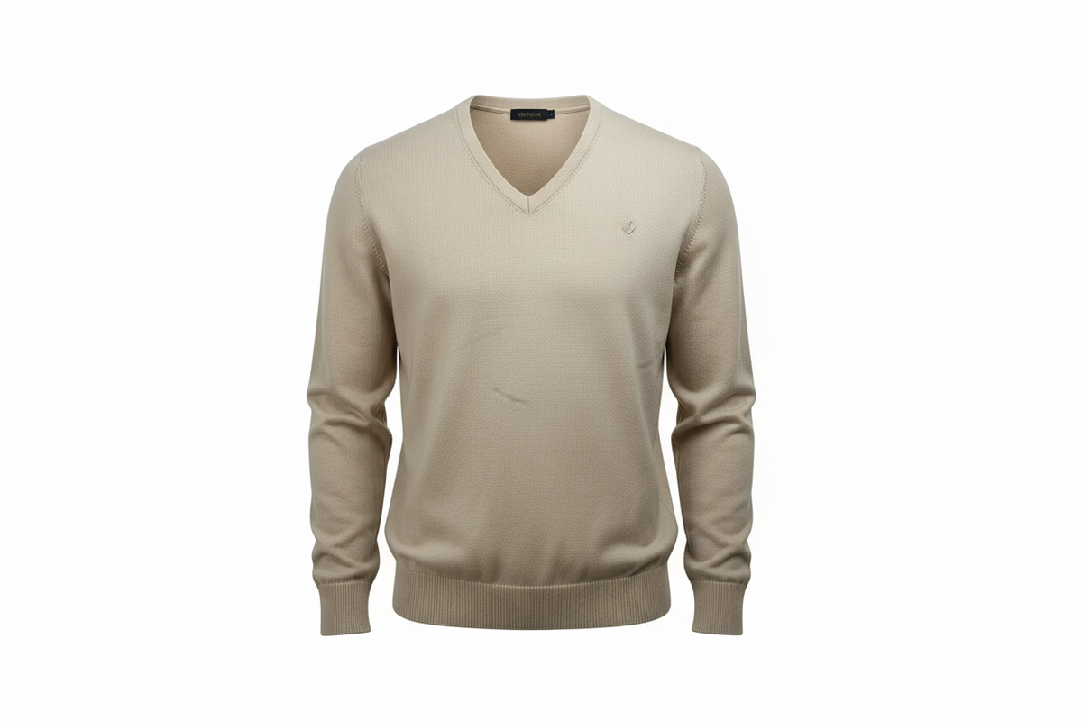 Maglia uomo Ballantyne con scollo a V, abbigliamento moda uomo, maglia in tessuto morbido con dettaglio a costine.