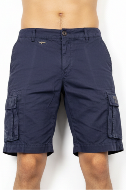 Bermuda Uomo Aeronautica Militare Cargo Blu notteStile Militare Italiano
Scopri l'autenticità dello stile militare italiano con questi bermuda cargo Aeronautica Militare in blu scuro. Realizzati in 100% cotone di alta qualità, questi bermuda combinano funzionalità e design distintivo per un look casual-sportivo inconfondibile. indossato