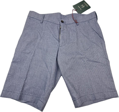 Bermuda uomo BerWich in fantasia bianco e blu, pantaloncini moda Berwich con motivo stilizzato, vista frontale.