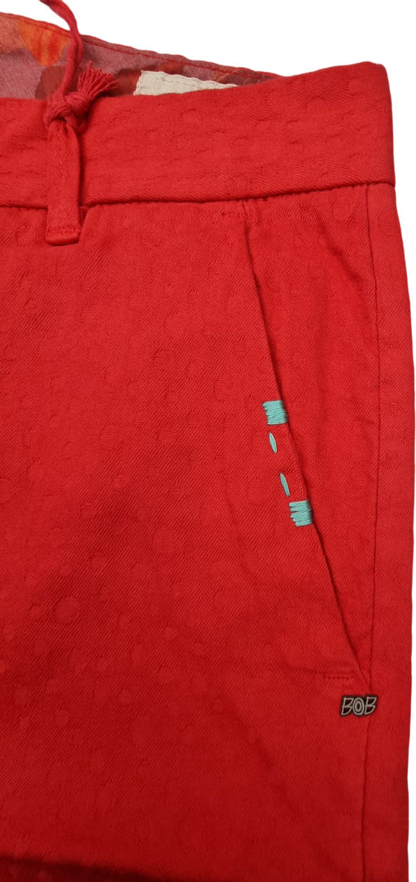 Bermuda uomo Bob Company tinta unita con ricami color rubino, pantaloncini di moda in cotone rosso.