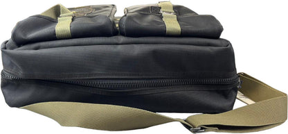 Borsa a Tracolla Aeronautica Militare Stile Militare Italiano
Scopri la borsa a tracolla uomo Aeronautica Militare in elegante nero con dettagli verde militare. Perfetta per chi cerca funzionalità e stile distintivo italiano. vista alto