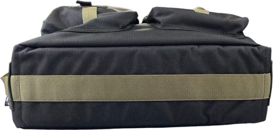Borsa a Tracolla Aeronautica Militare Stile Militare Italiano
Scopri la borsa a tracolla uomo Aeronautica Militare in elegante nero con dettagli verde militare. Perfetta per chi cerca funzionalità e stile distintivo italiano. Fondo