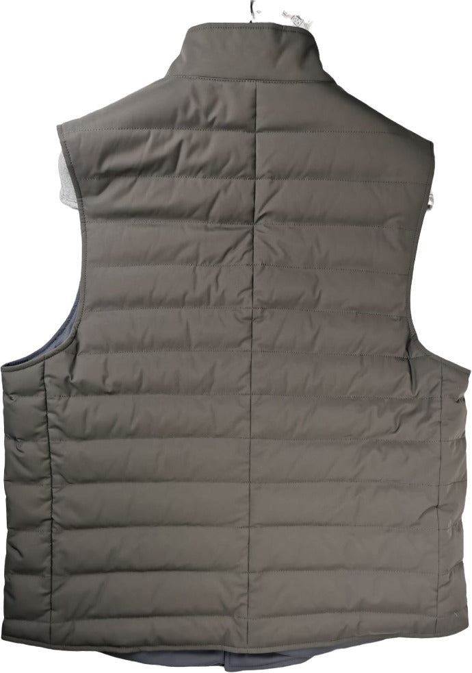Gilet uomo Brunello Cucinelli in nylon verde militare, leggero e di lusso, perfetto per uno stile elegante e casual.