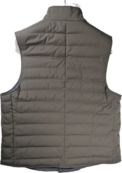 Gilet uomo Brunello Cucinelli in nylon verde militare, leggero e di lusso, perfetto per uno stile elegante e casual.