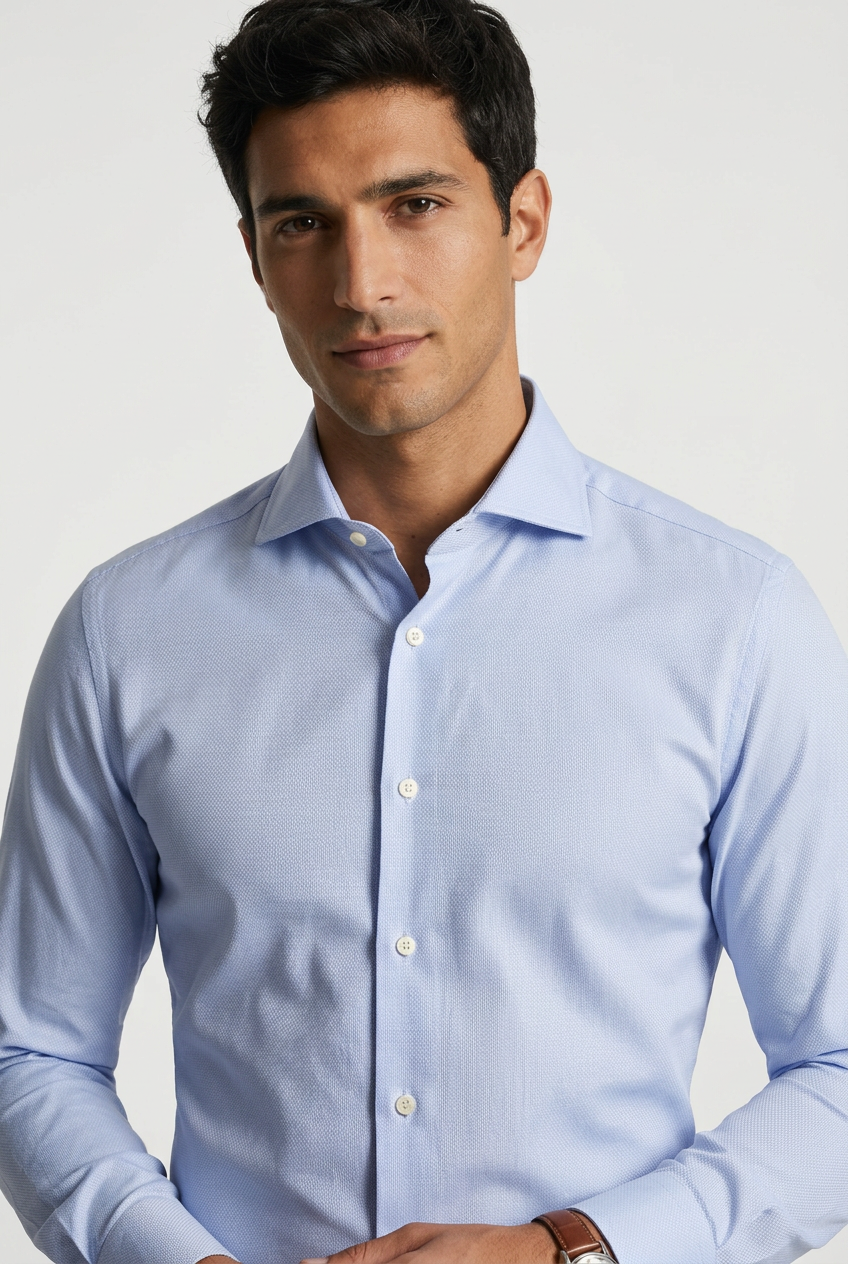 Camicia Bagutta azzurra con microfantasia.
La camicia da uomo Bagutta BC342L abbina l'azzurro a una microfantasia, per chi desidera un'alternativa alla tinta unita senza rinunciare a un look sobrio. Indossa modello fronte.