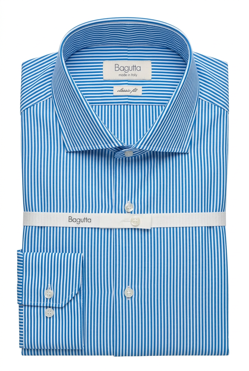La camicia da uomo Bagutta AA153L abbina il motivo a righe azzurre e bianche alla vestibilità classic fit. Il tessuto in 100% cotone e il collo francese ne fanno una proposta per chi cerca un look curato, da interpretare con pantaloni classici o denim. Vista piegata