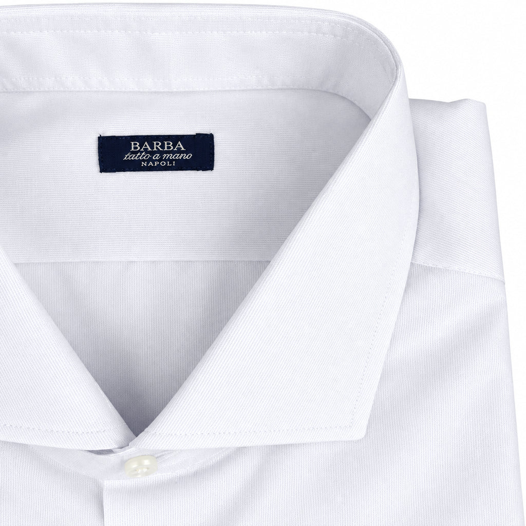 Camicia uomo Barba tinta unita colore bianco, abbigliamento moda uomo, dettaglio in tessuto e colletto.