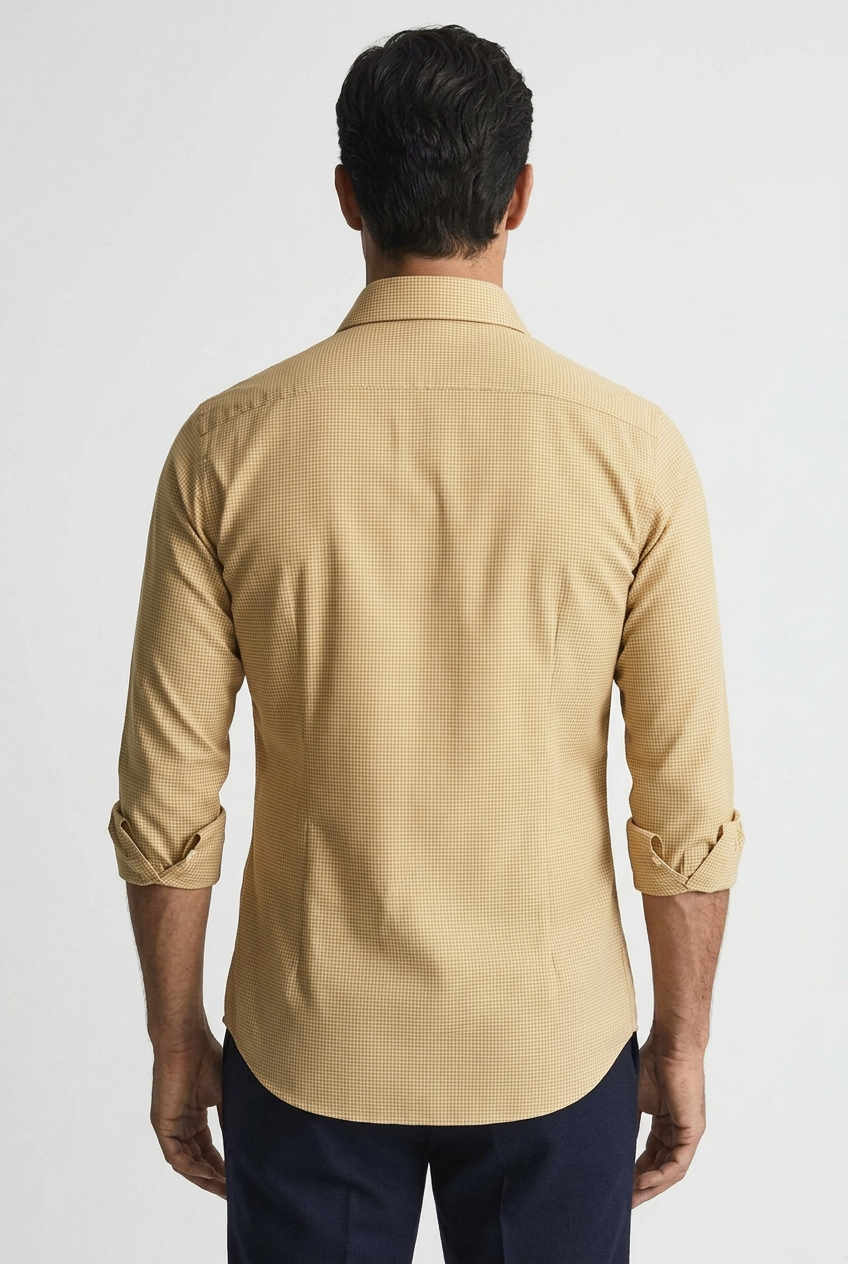 Camicia uomo Borriello quafretti scacchiera gialli e bianchi indossata da modello retro
