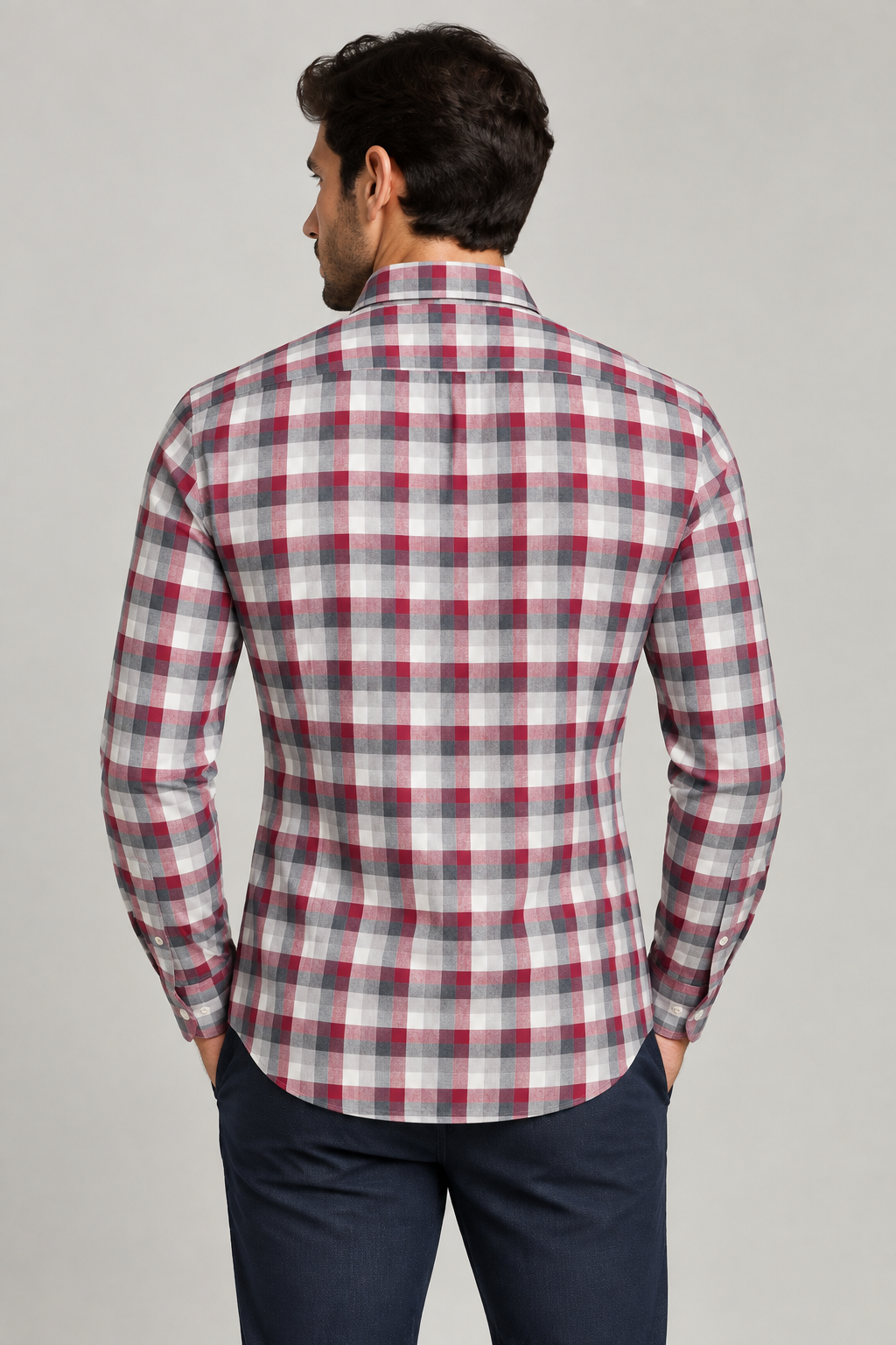 Camicia uomo Del Siena fantasia quadri nei colori rosso grigio bianco indossatarosso1