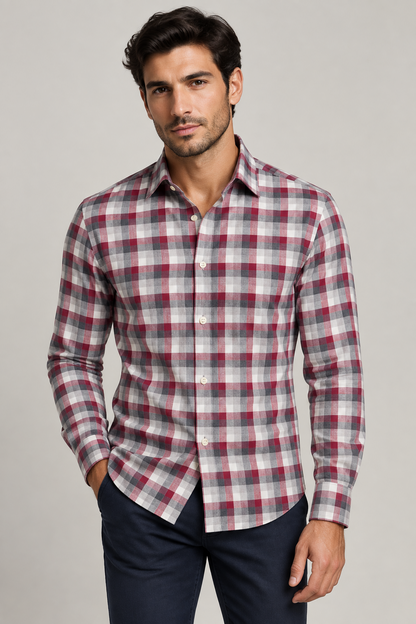 Camicia uomo Del Siena fantasia quadri nei colori rosso grigio bianco indossata fronte