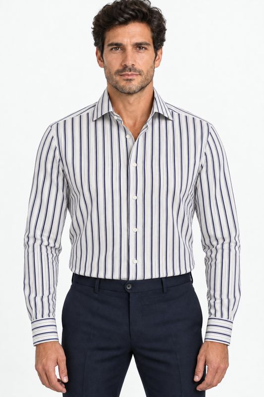 Camicia su modello, fronte con righe basate sul dettaglio originale