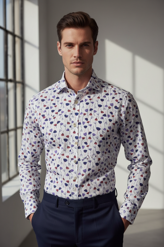 Camicia uomo Edizioni Limonaia fiori bianco. indossata