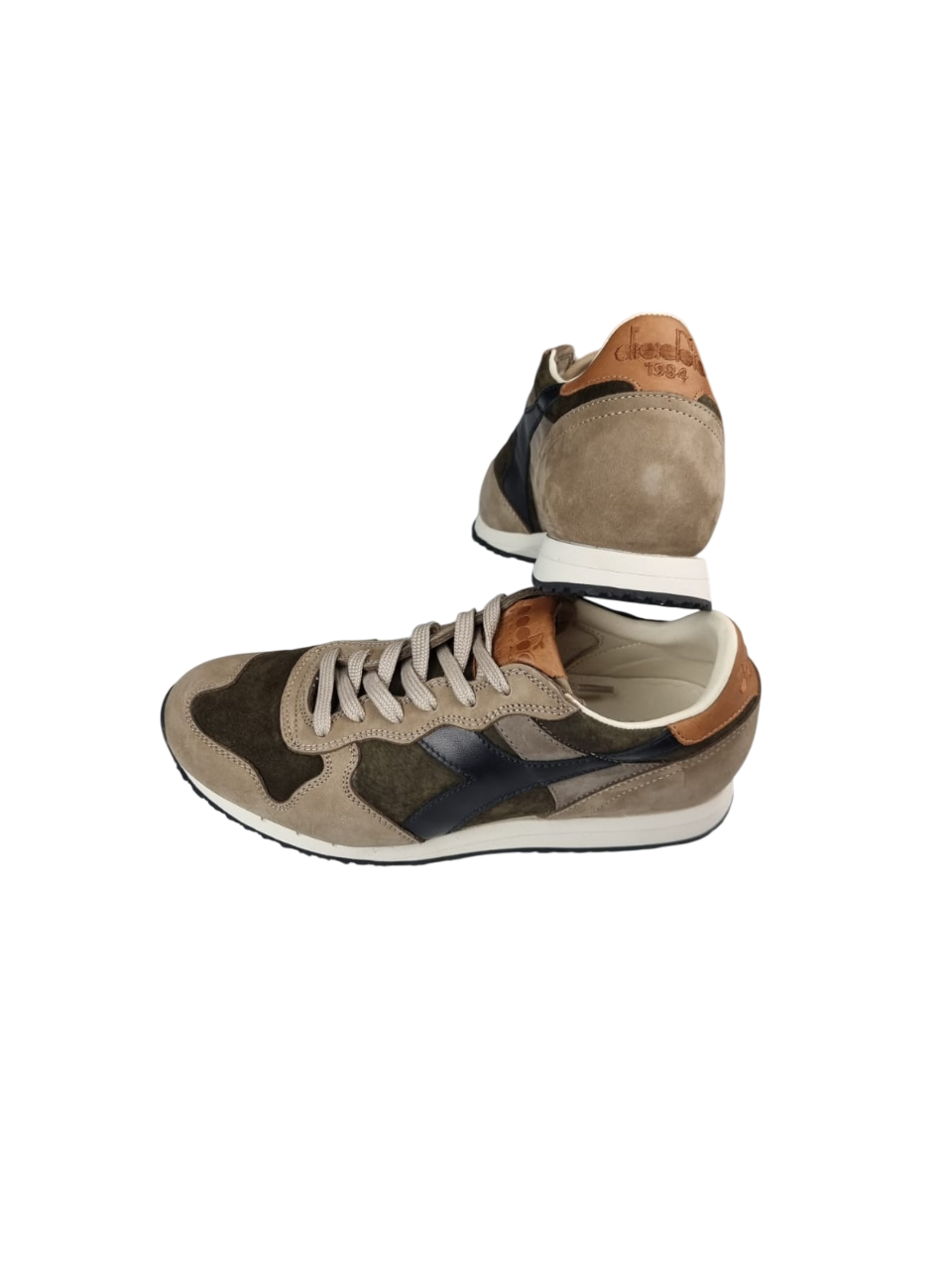 Scarpa uomo Diadora Heritage Sneaker Trident ITA in pelle marrone, scarpa stringata bassa, modello moda uomo.