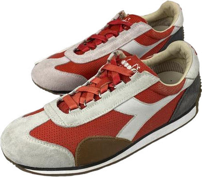 Sneaker uomo Diadora Heritage Equipe L Perf SW vintage, in arancione, bianco e marrone, con design casual e stile retrò.