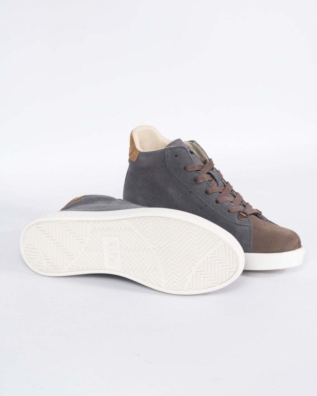 Scarpa uomo Diadora Heritage Sneaker GAME H MIDCUT KIDSKIN in Storm Grey, sneaker casual con design sportivo e stile elegante.