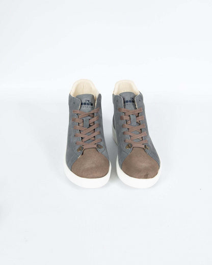 Sneaker casual uomo Diadora Heritage Game H Midcut Kidskin in Storm Grey, dettagli in pelle e design sportivo.