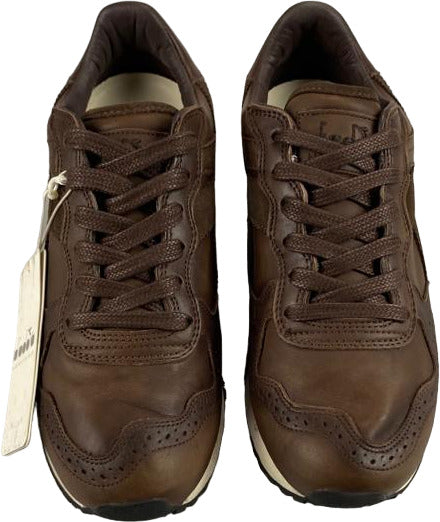 Scarpa uomo Diadora Heritage Sneaker Trident Brogue in pelle marrone Java, stile casual e sportivo.