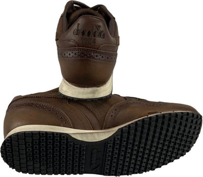 Sneaker casual uomo Diadora Heritage Trident Brogue in pelle marrone Java, scarpa sportiva stile classico e elegante.
