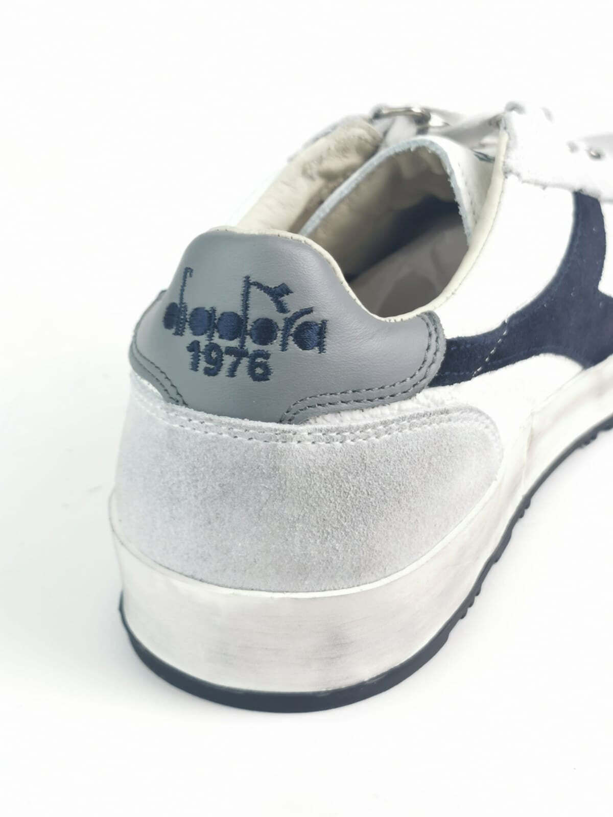 Scarpa uomo Diadora Heritage B.ORIGINAL H Leather in bianco, sneaker casual in pelle con dettagli usurati, stile vintage.