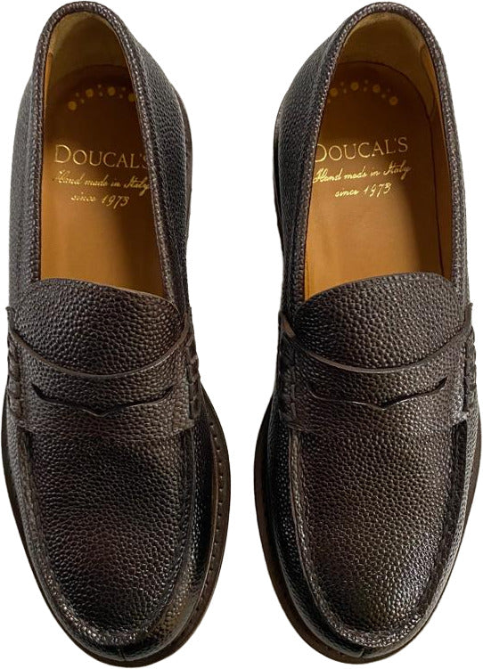 Mocassino uomo Doucal's in pelle color marrone, scarpa loafer elegante per moda uomo.
