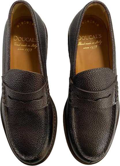Mocassino uomo Doucal's in pelle color marrone, scarpa loafer elegante per moda uomo.
