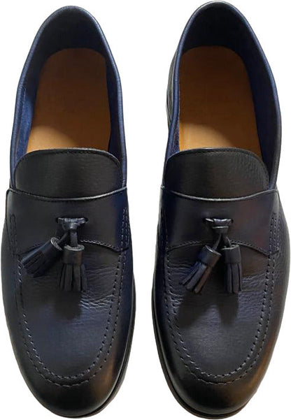 Scarpa uomo Doucal's mocassino in pelle blu con nappine, modello loafer, ideale per stile elegante e casual.