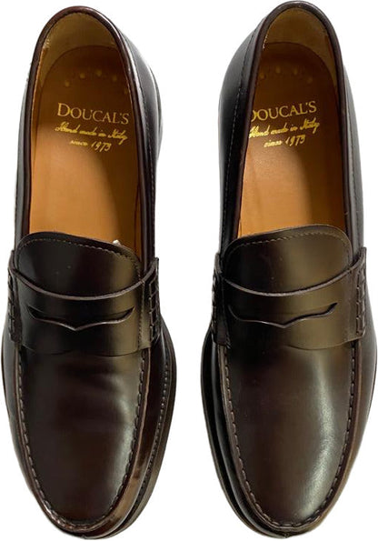 Mocassino in pelle Doucal's da uomo, colore marrone, scarpa loafer elegante e raffinata.