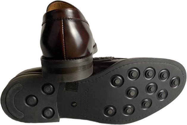 Scarpa uomo Doucal's mocassino in pelle colore marrone, modello loafer elegante, dettagli di qualità e finiture curate.