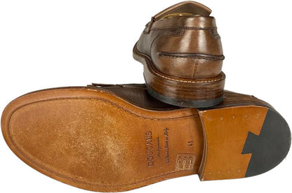 Mocassino uomo Doucal's in pelle color marrone con punta sfumata, elegante e classico modello loafer.