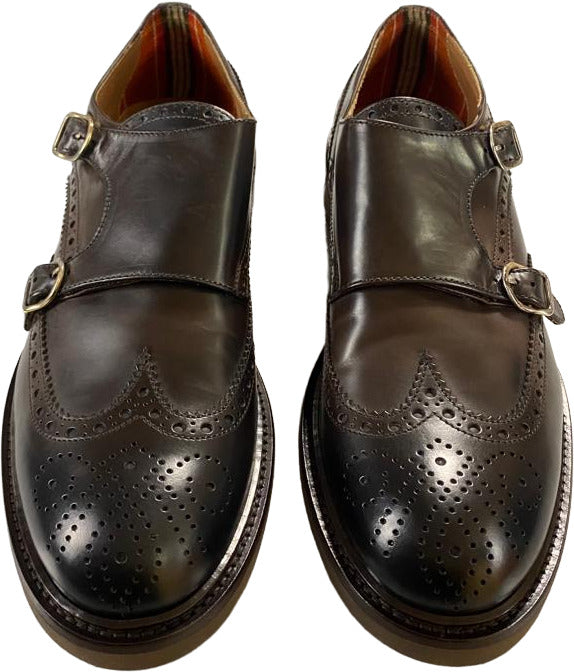 Scarpa uomo Doucal's in pelle marrone con doppia fibbia e motivo brogue, mocassino elegante in stile moda uomo.