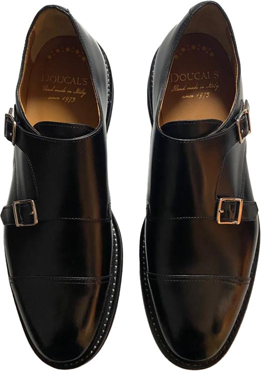 Scarpa uomo Doucal's mocassino in pelle liscia nero, modello loafer elegante e confortevole.