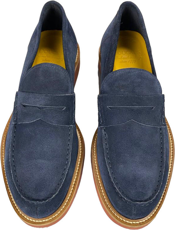 Mocassino Doucal's da uomo in pelle scamosciata blu, scarpa elegante moda uomo, numero 42-42.5, vista frontale.
