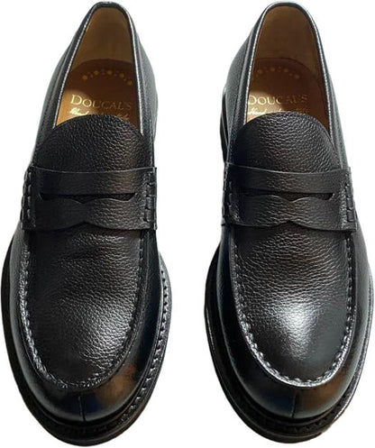 Mocassino uomo Doucal's in pelle nera, calzatura elegante in stile loafer, suola in gomma, numero 38.