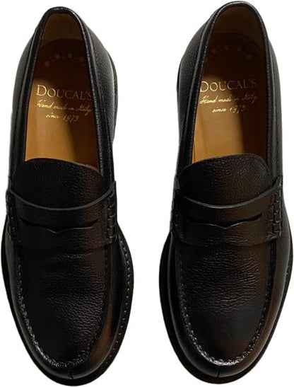 Mocassino uomo Doucal's in pelle nera, scarpa di moda uomo, loafer elegante in pelle colore nero.