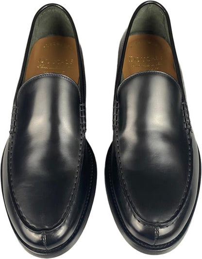 Scarpa uomo Doucal's mocassino in pelle liscia blu, modello loafer, con dettagli eleganti e suola in gomma.