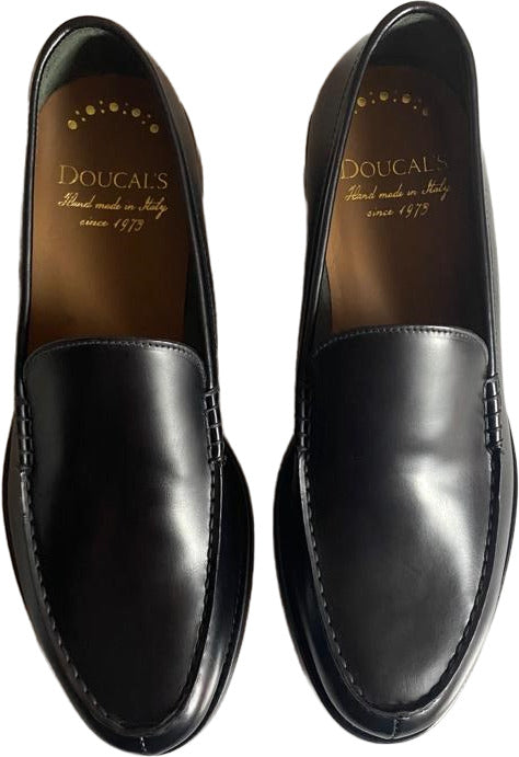 Scarpa uomo Doucal's mocassino in pelle liscia colore blu, elegante e confortevole, stile loafer moda uomo.